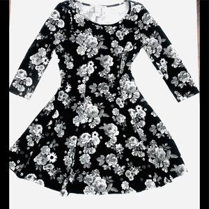 American Rag / Black & White floral flared dress